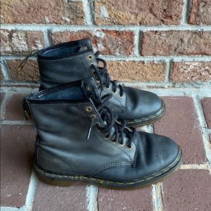 Dr Marten Leather lace up 8 hole boots